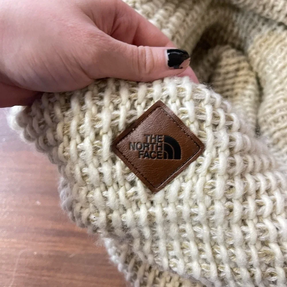 The North Face Wide Knit Infinity Scarf Cream Tan White‎ One Size